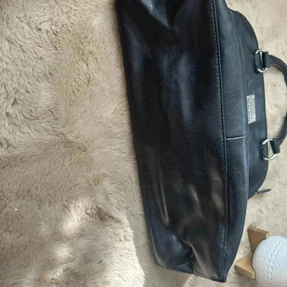 Kenneth Cole Reaction black leather Purse - Picture 5 of 10